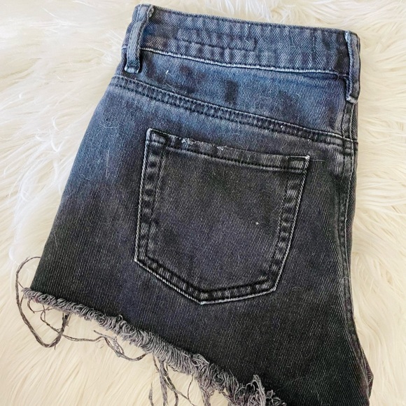 black distressed jean shorts from Pacsun! 🖤 - Picture 1 of 3